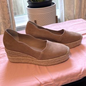 Bettye Muller wedge size 6